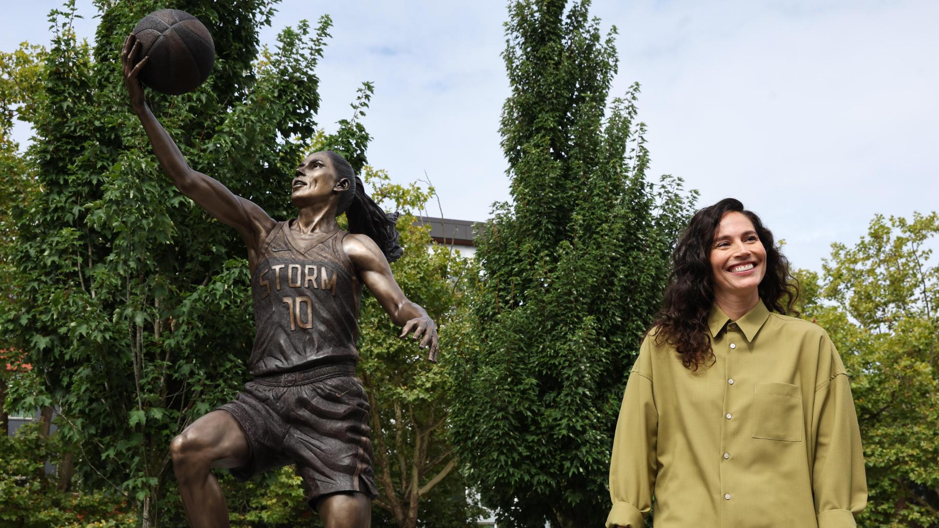 Seattle Storm honor Sue Bird with a statue