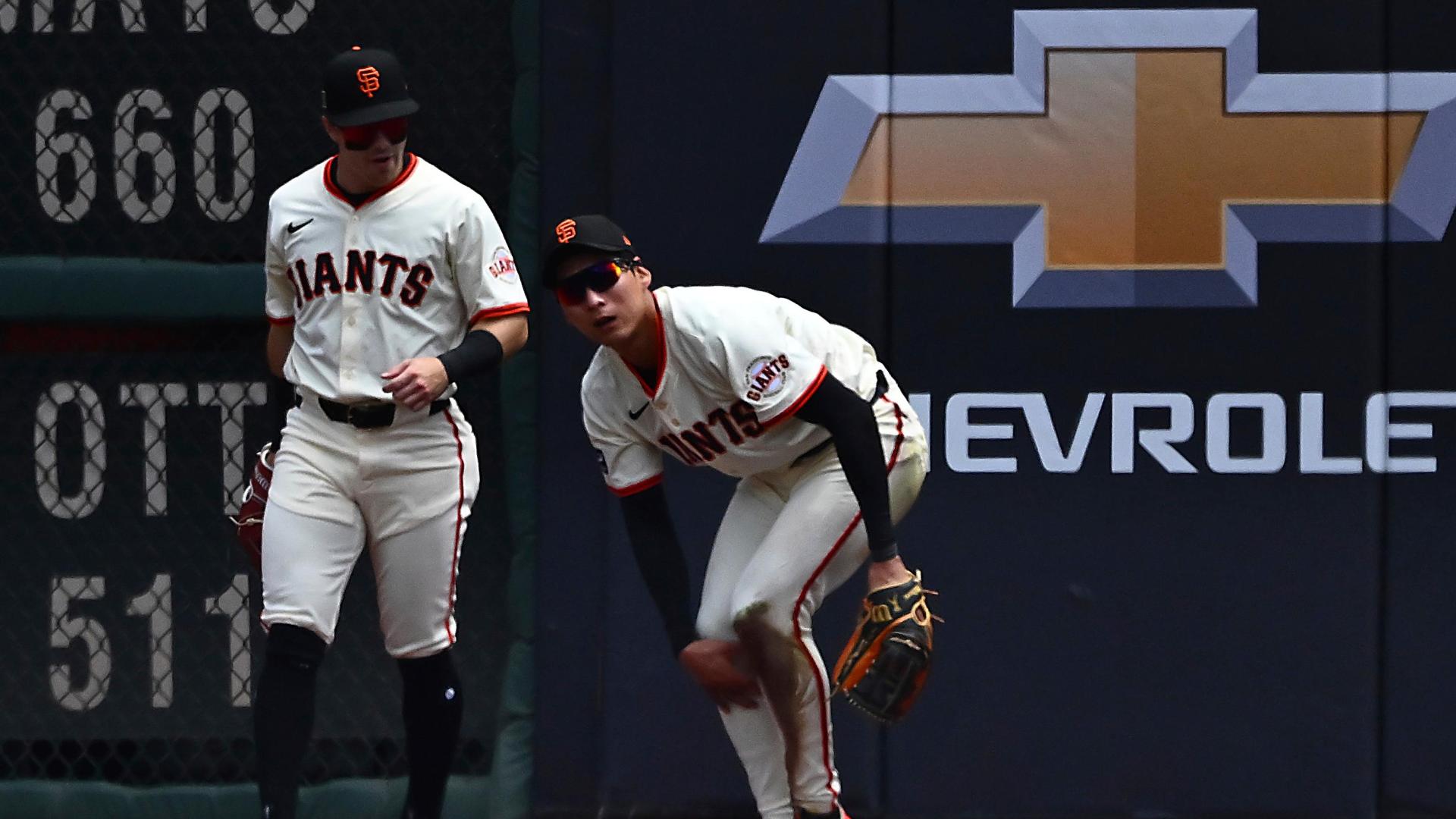 'Catch of the decade?' Lee makes wild catch between his knees