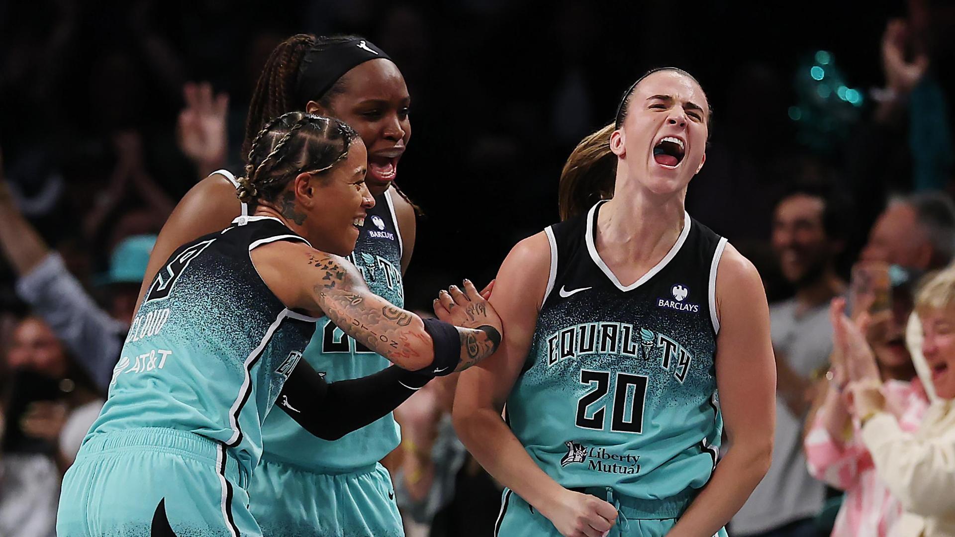Sabrina Ionescu ignites the home crowd with late and-1 trey