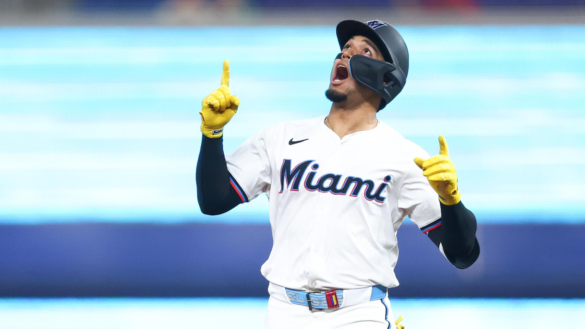 Maximo Acosta delights his family as his first MLB hit is a HR