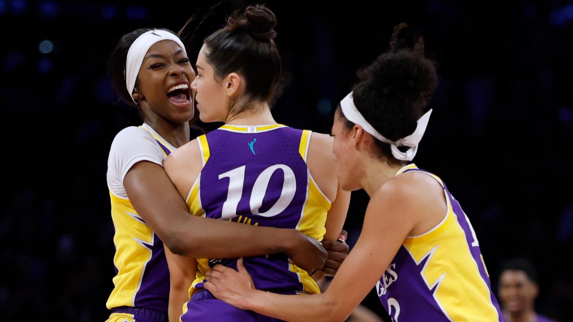 Kelsey Plum wins it for the Sparks at the buzzer