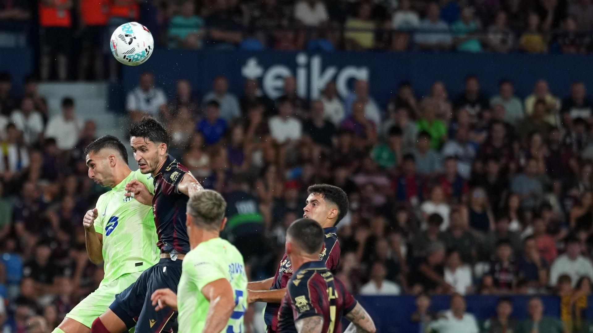 Unai Elgezabal's own goal gives Barcelona 3-2 win