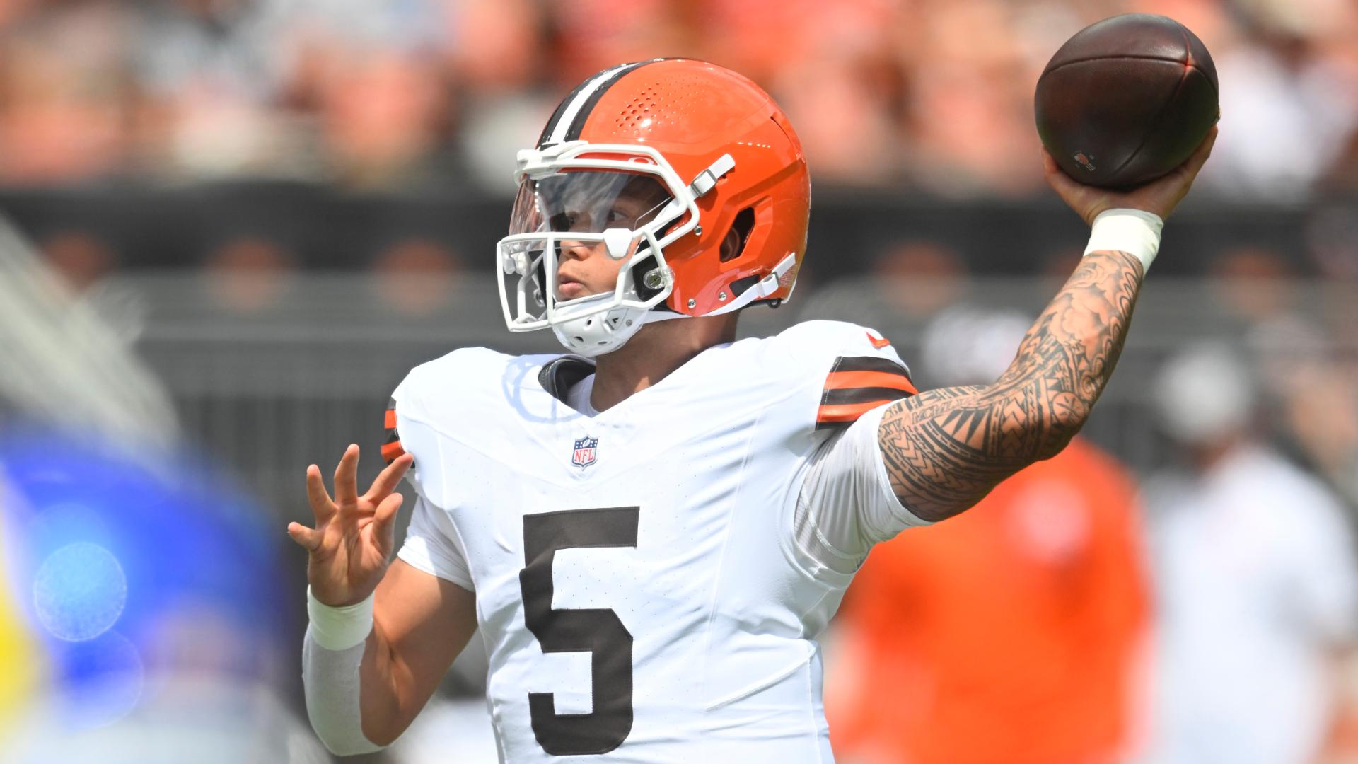 Dillon Gabriel finds a wide-open Gage Larvadain for a Browns TD