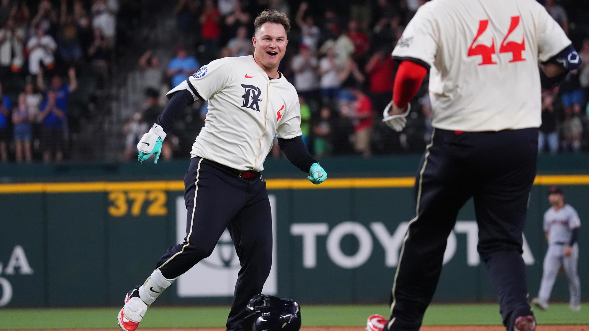 Rangers walk it off on Joc Pederson's RBI