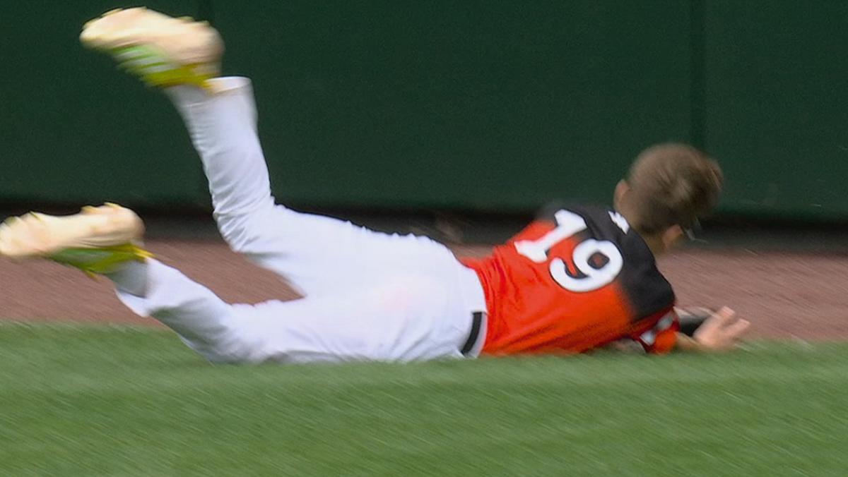Boden Dunlap lays out for sensational CT catch