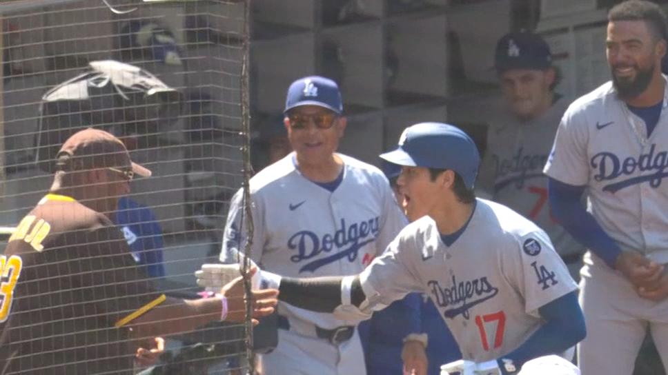 Shohei Ohtani daps up heckler after 45th HR of season