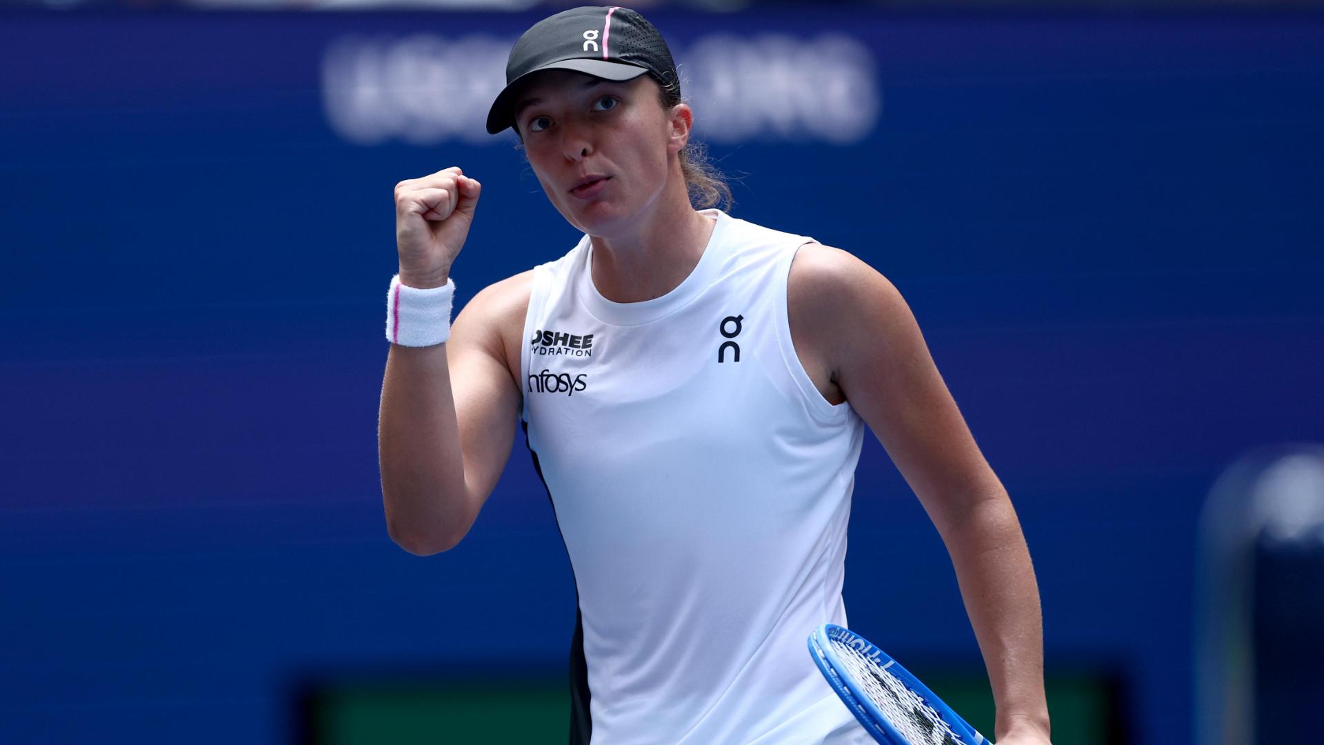 Iga Swiatek survives scare to reach 3rd round of US Open