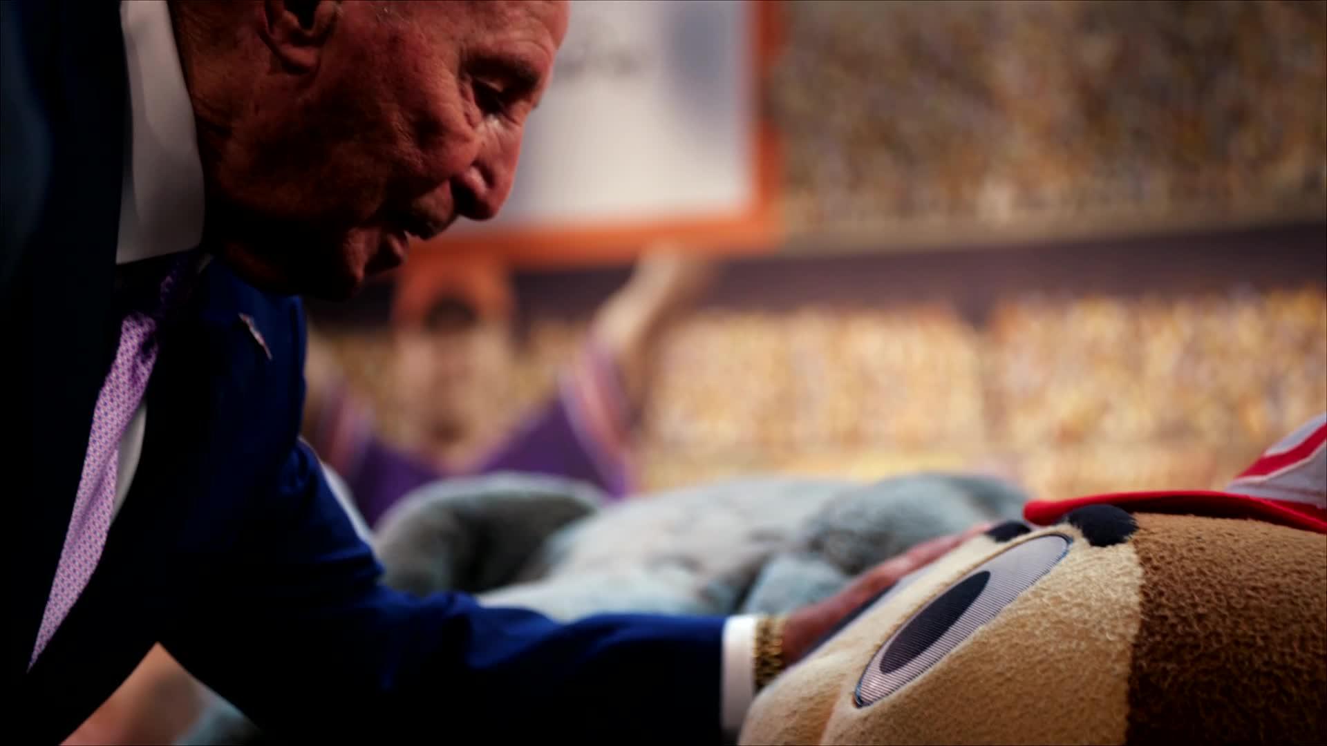 The legend of Lee Corso's headgear picks