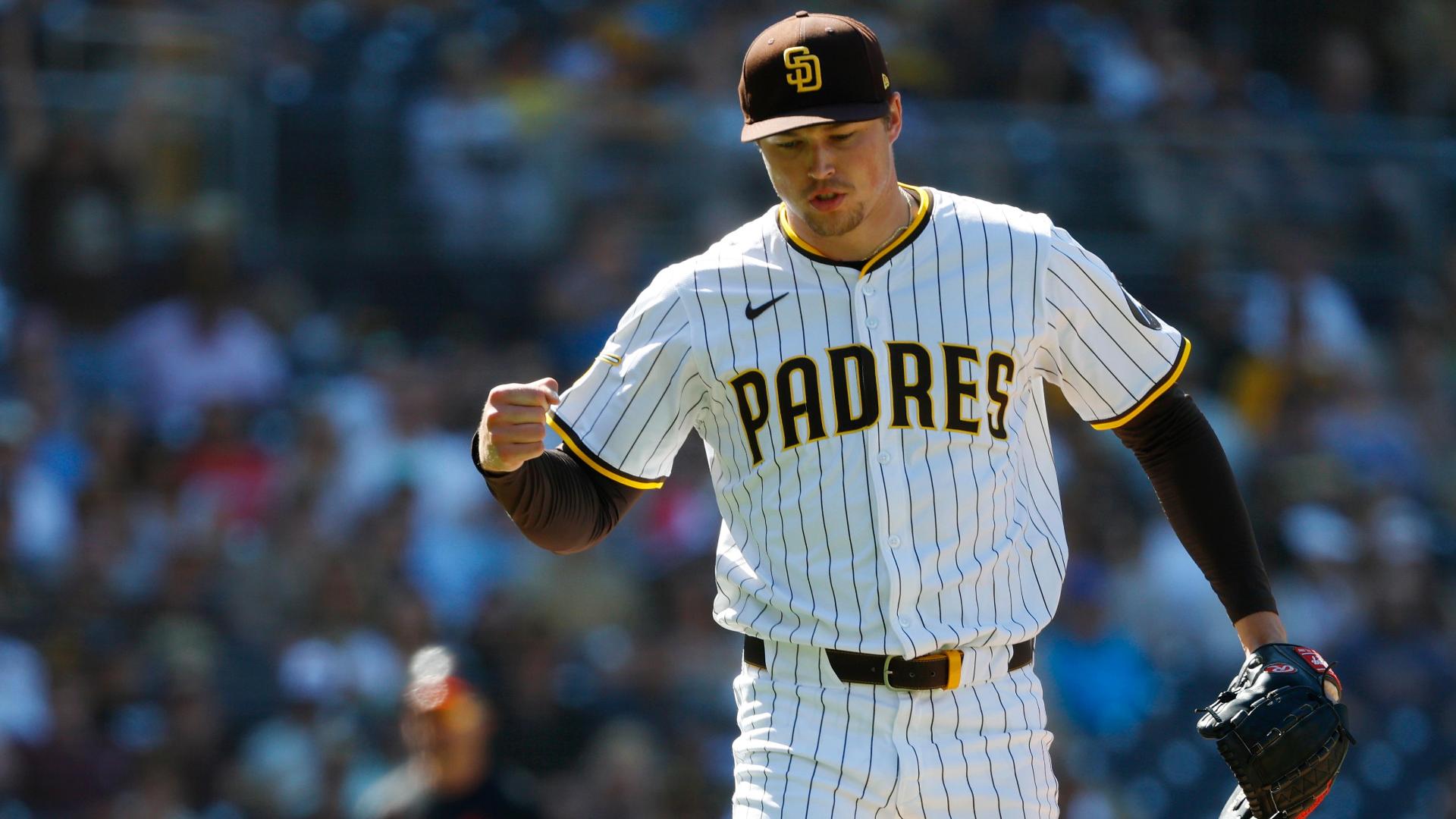 Mason Miller has an immaculate inning in the 8th