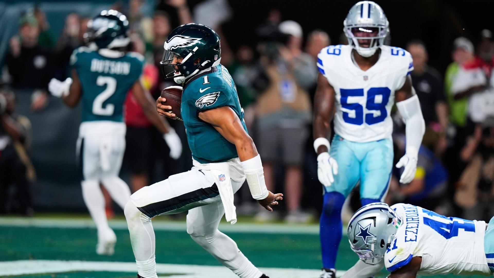 Jalen Hurts keeps it for an Eagles rushing TD
