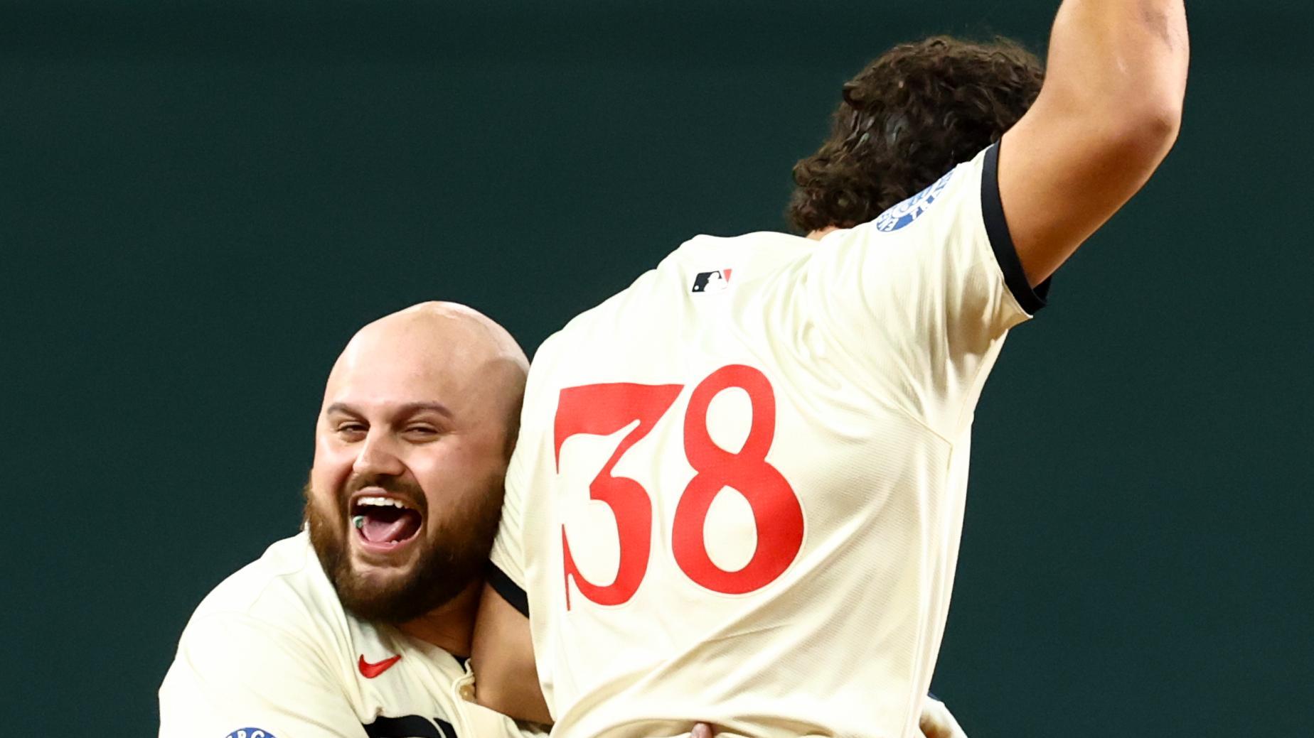 Dustin Harris' walk-off double sends Rangers home happy in 12th