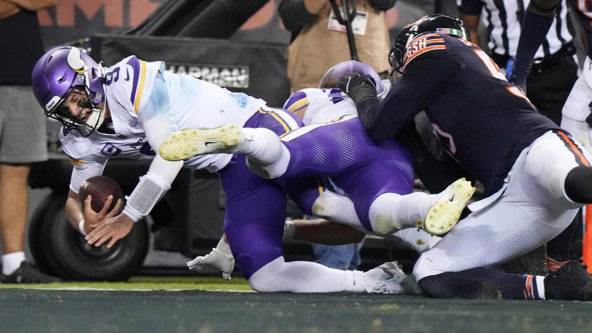 J.J. McCarthy increases Vikings' lead with TD run
