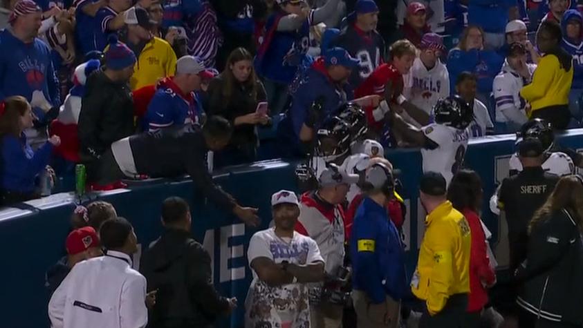 Lamar Jackson has altercation with fan after DeAndre Hopkins TD