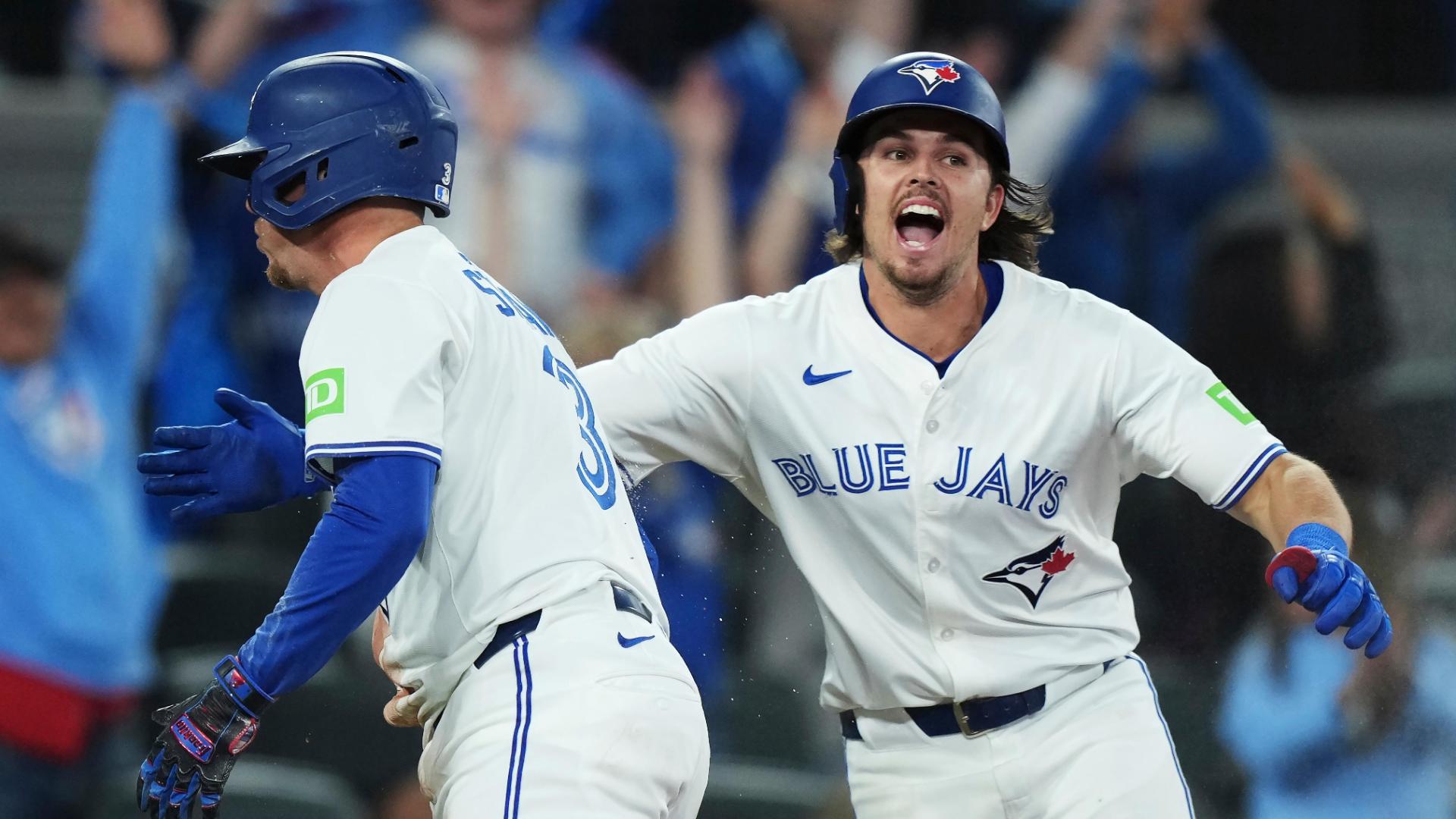 Blue Jays complete comeback with 10th-inning walk-off win