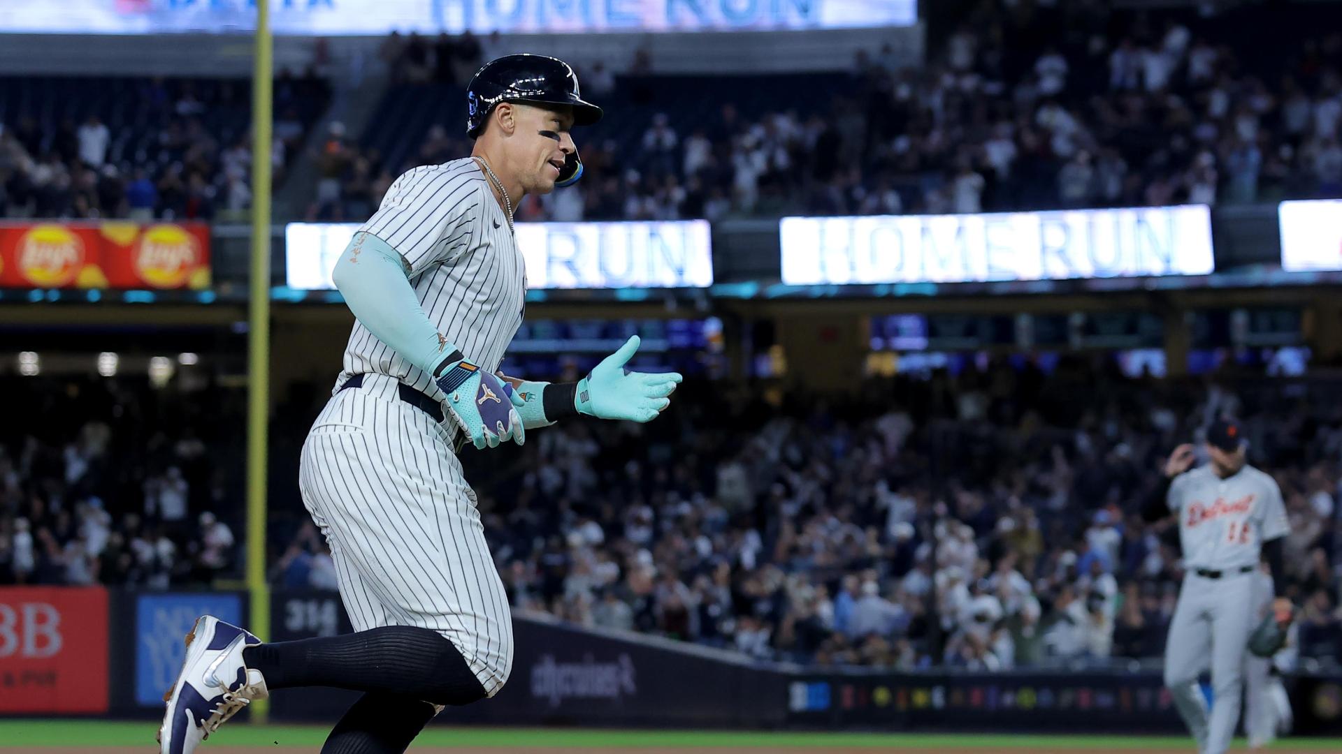 Aaron Judge passes Yogi Berra for 5th on Yanks' all-time HR list