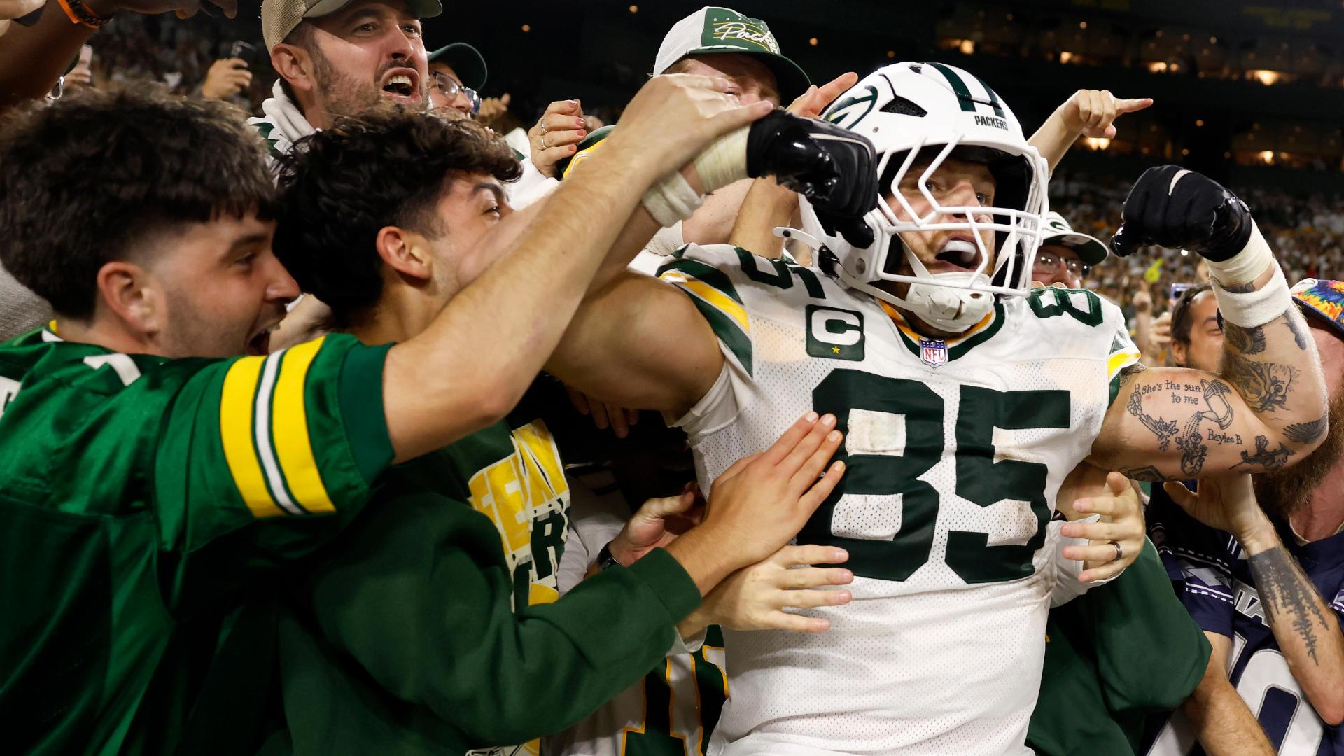 Tucker Kraft celebrates his TD with a Lambeau Leap