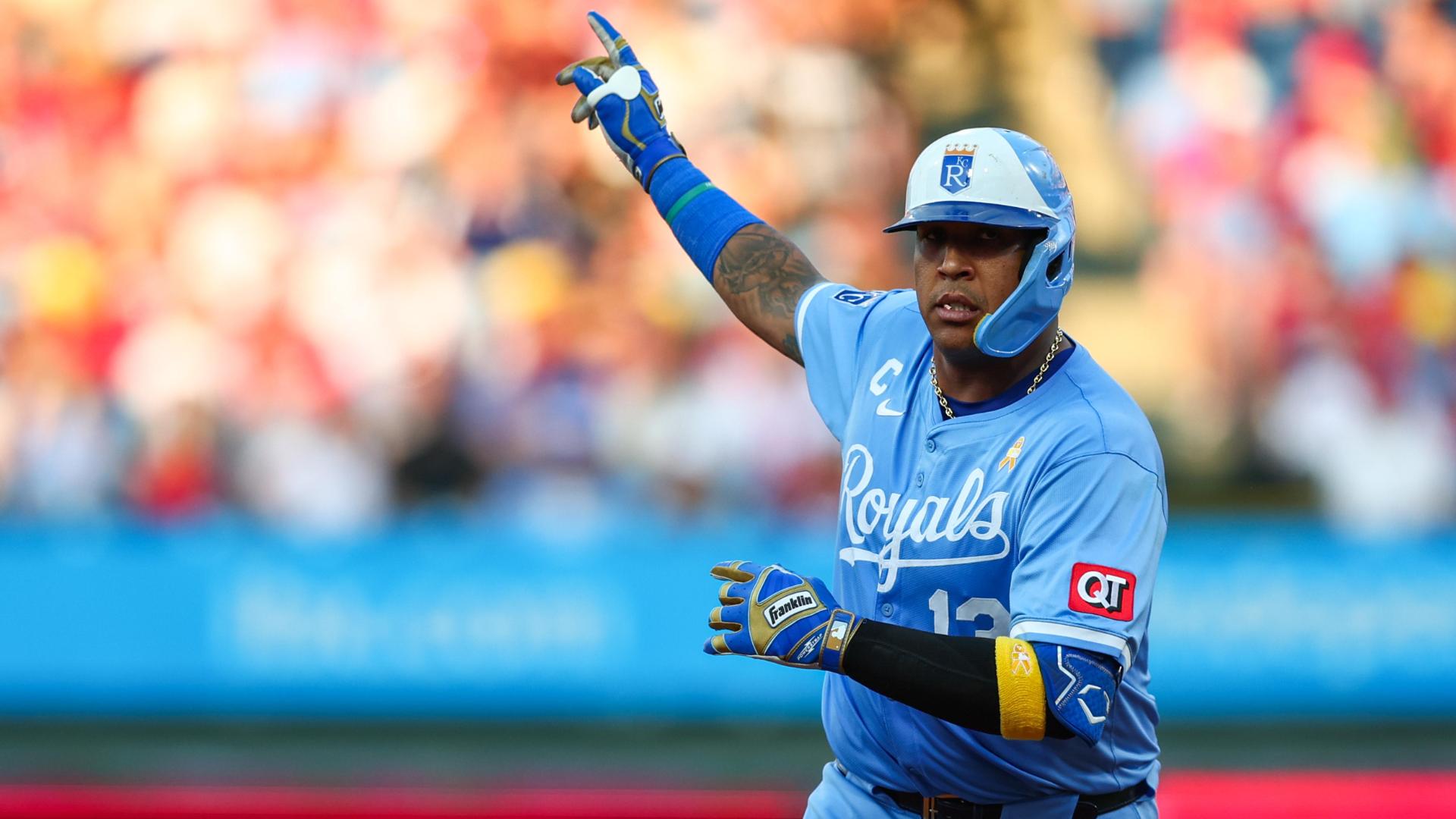 Salvador Perez gets his 300th HR and 1,000th RBI on one swing