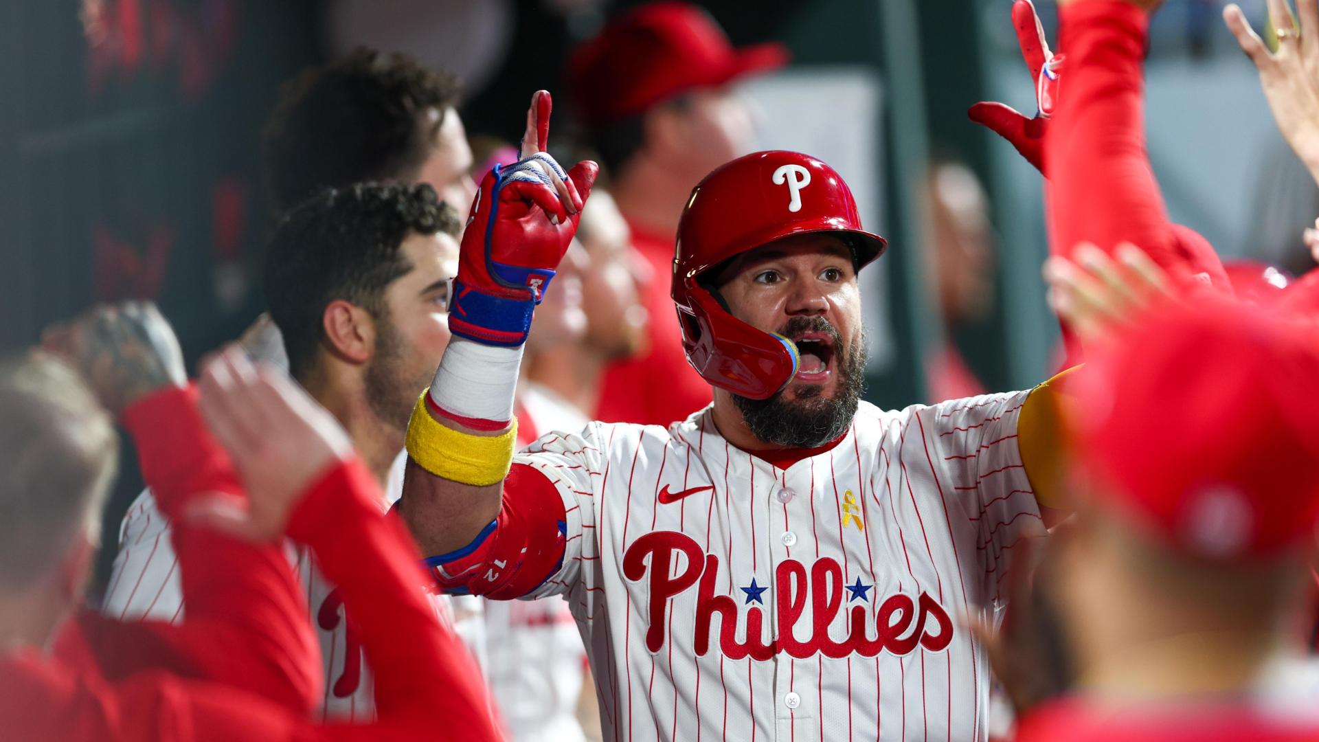 Kyle Schwarber swats his 51st HR for the Phillies