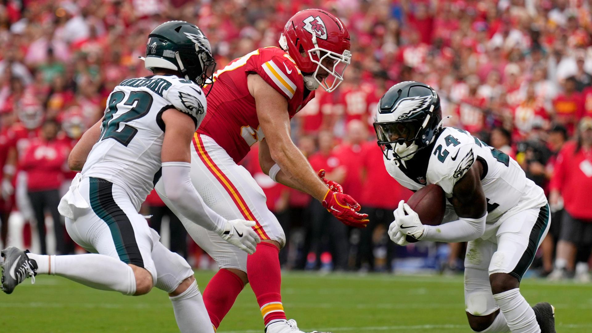 Travis Kelce's bobble turns into a costly INT for the Chiefs