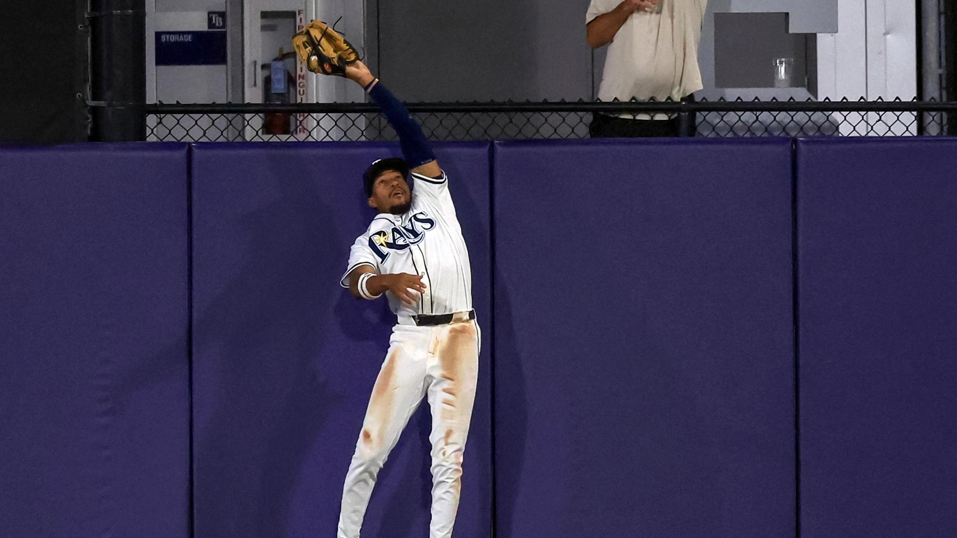 Chandler Simpson gets up for amazing HR robbery