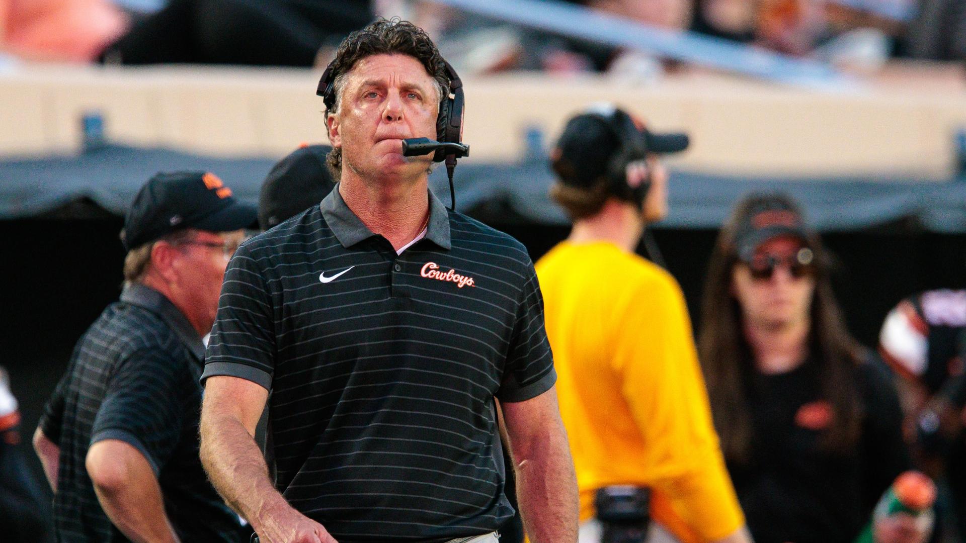 Oklahoma State met with boos after halftime deficit