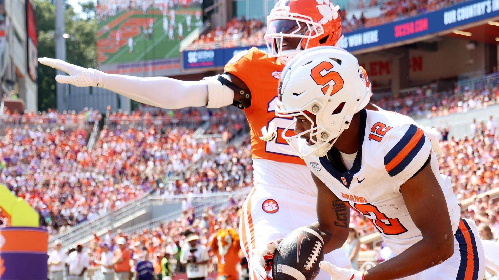 Justus Ross-Simmons 'Mosses' his defender for a Cuse TD