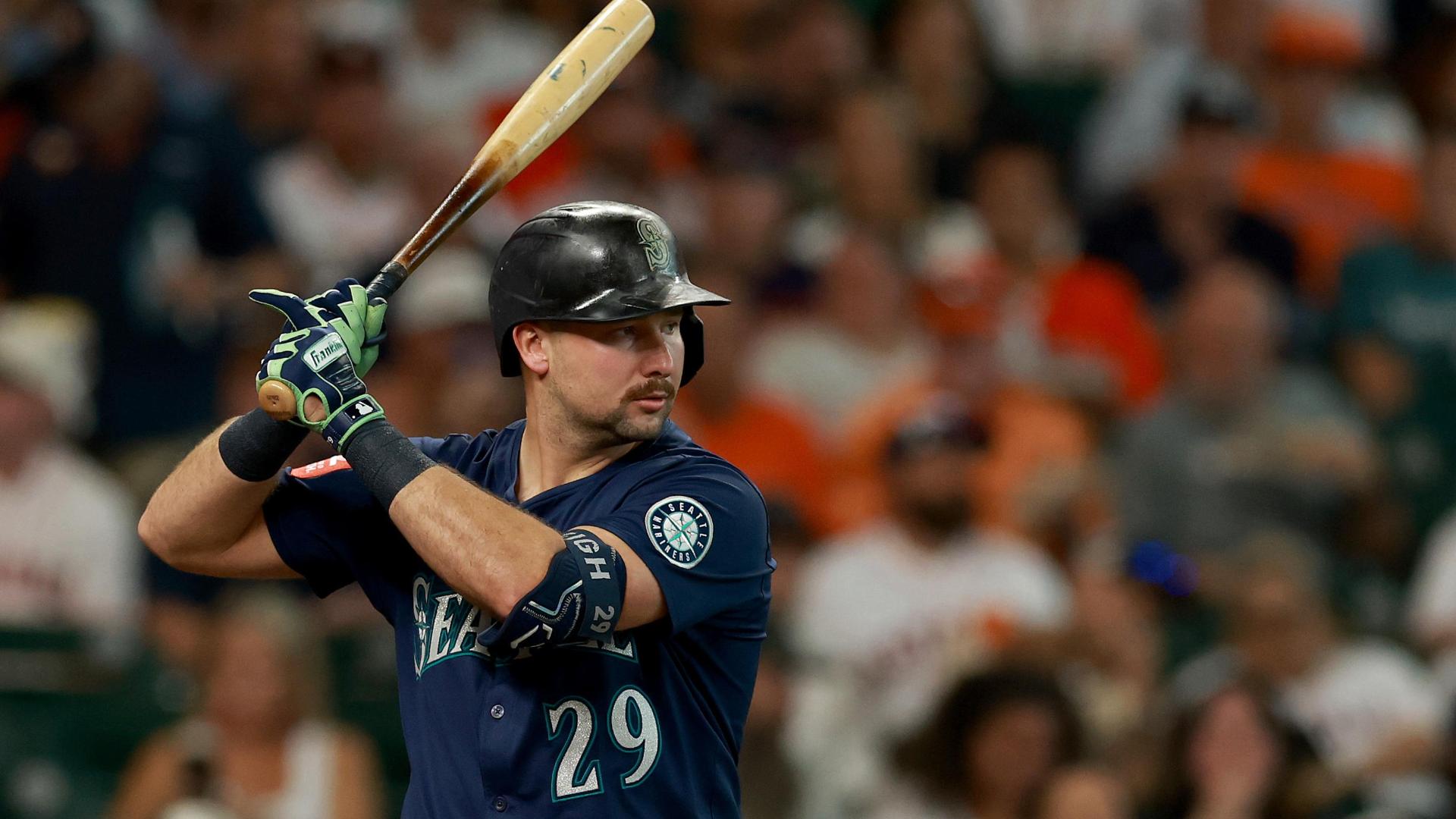 Cal Raleigh sets Mariners franchise record with his 57th HR of the season