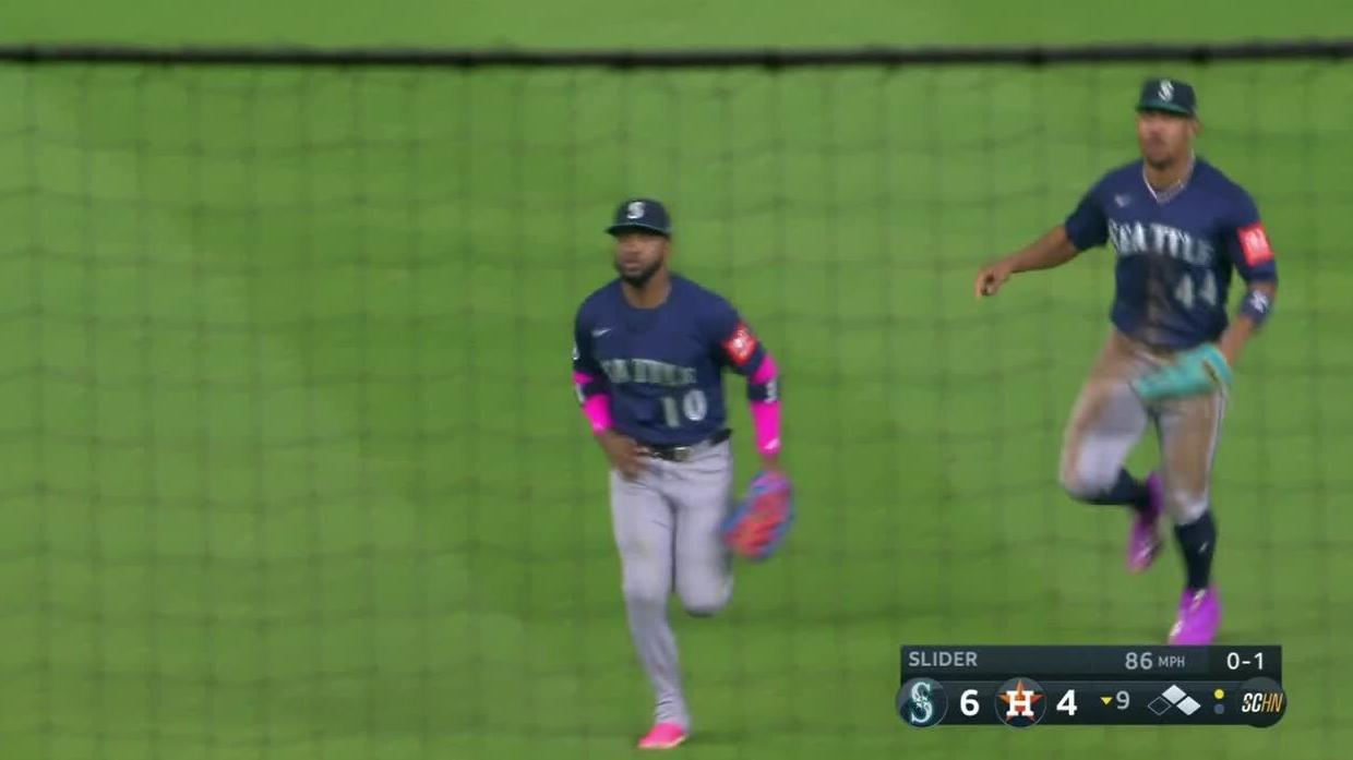 Victor Robles' sensational catch secures Mariners' crucial win