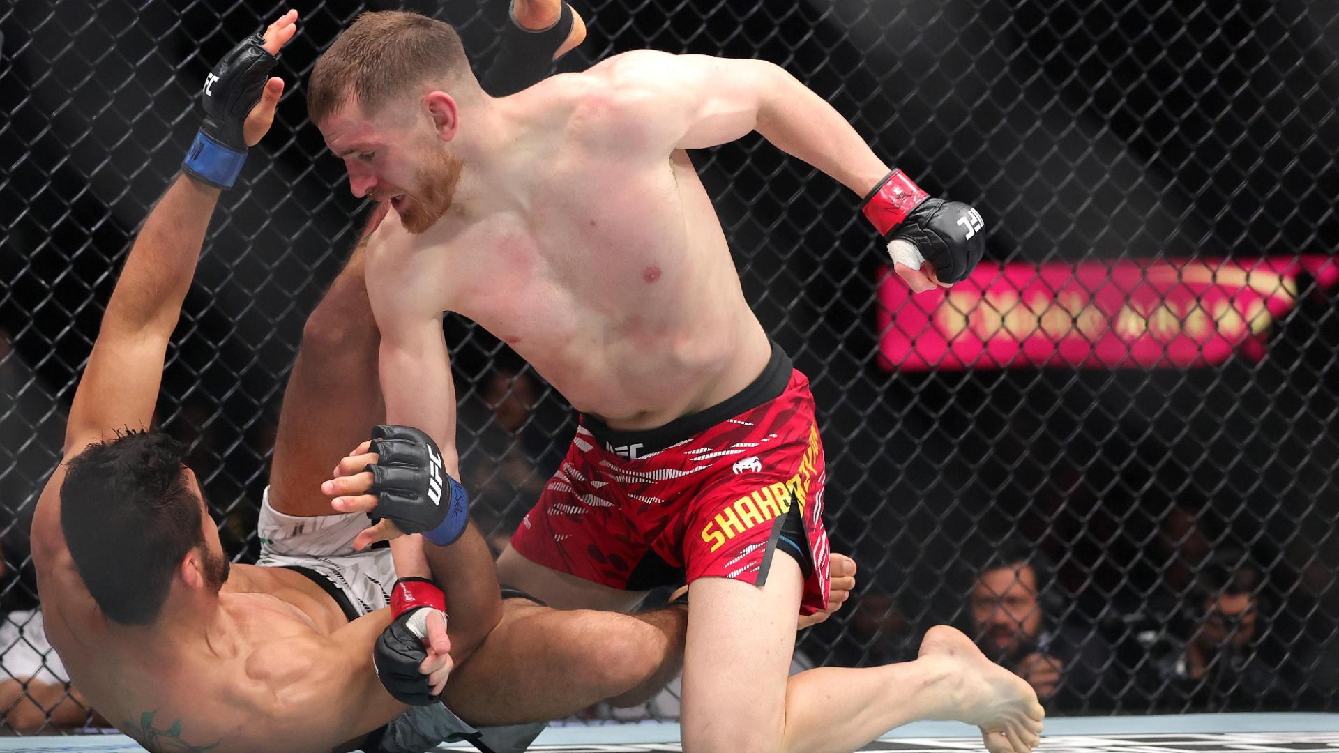 Edmen Shahbazyan gets the KO with two seconds left in first round