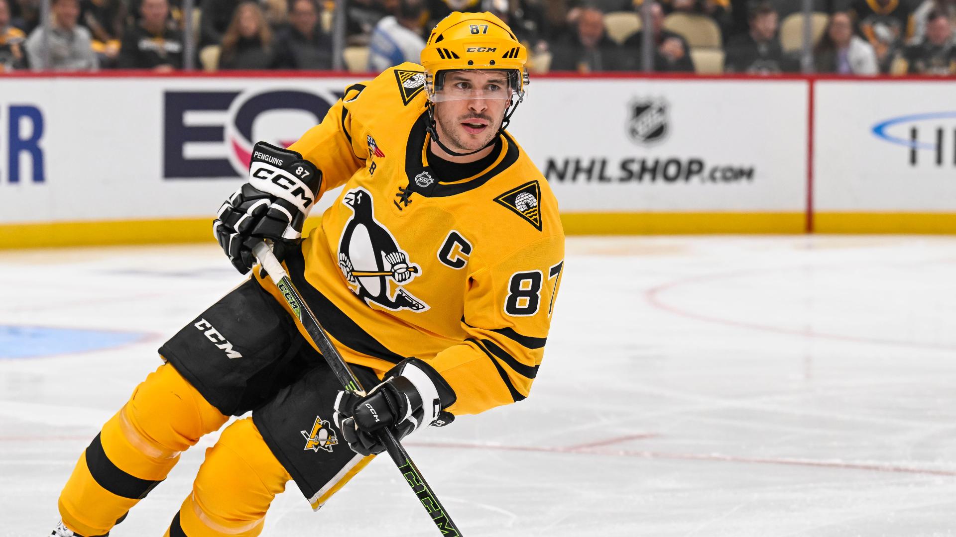 Sidney Crosby scores his first goal of season from one knee