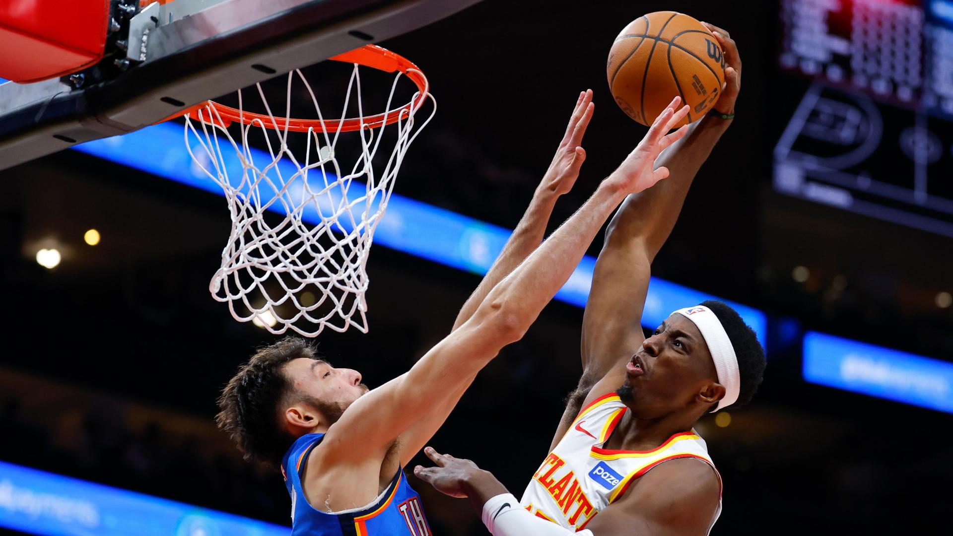 Onyeka Okongwu puts Chet Holmgren on a poster