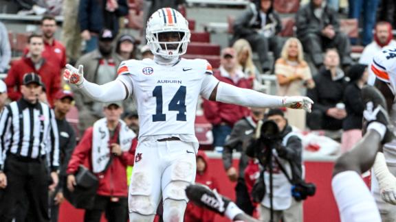 Auburn Ends Four-Game Losing Streak with 33-24 SEC Road Win Over Arkansas