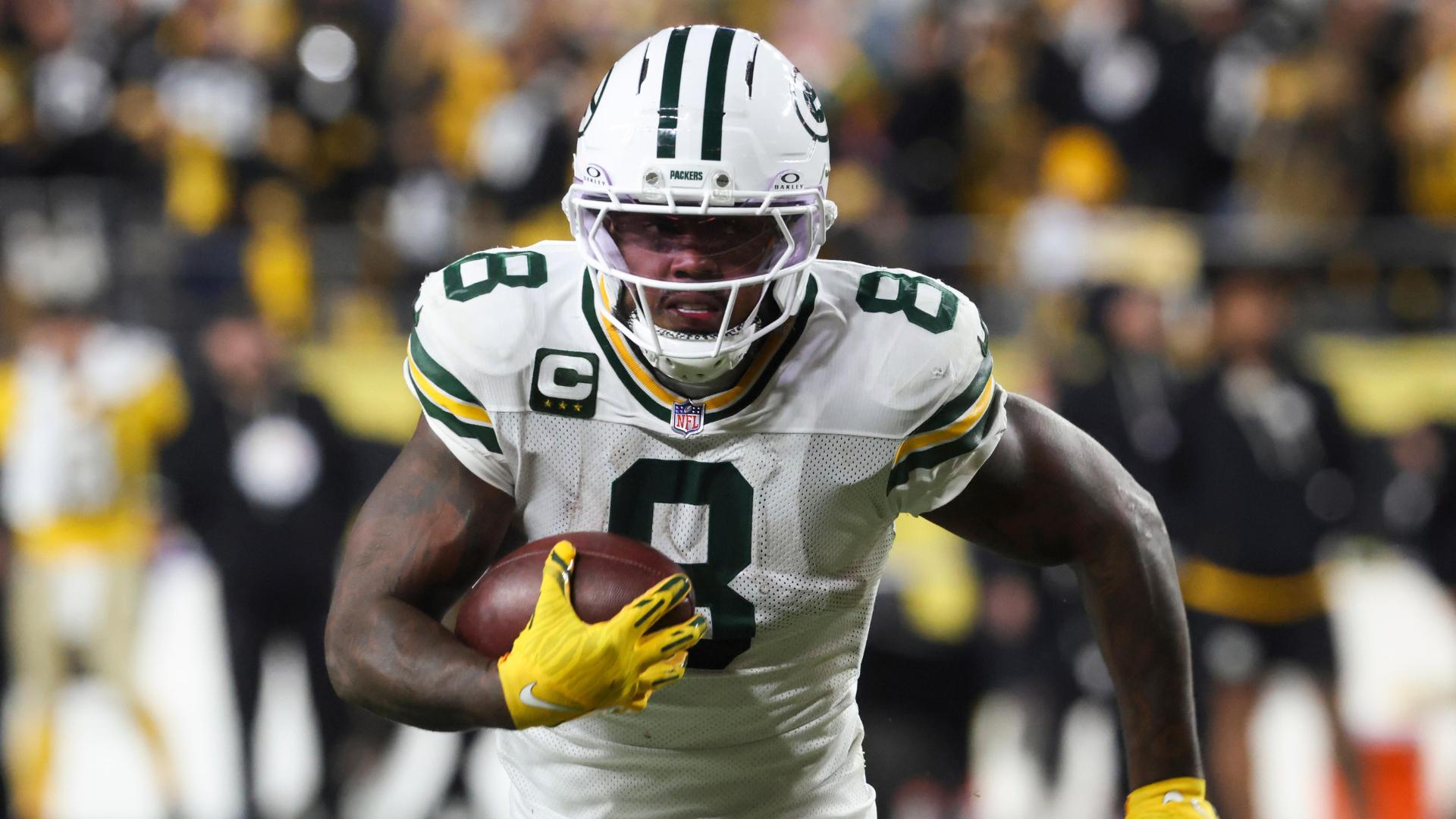 Josh Jacobs races in to put Packers ahead
