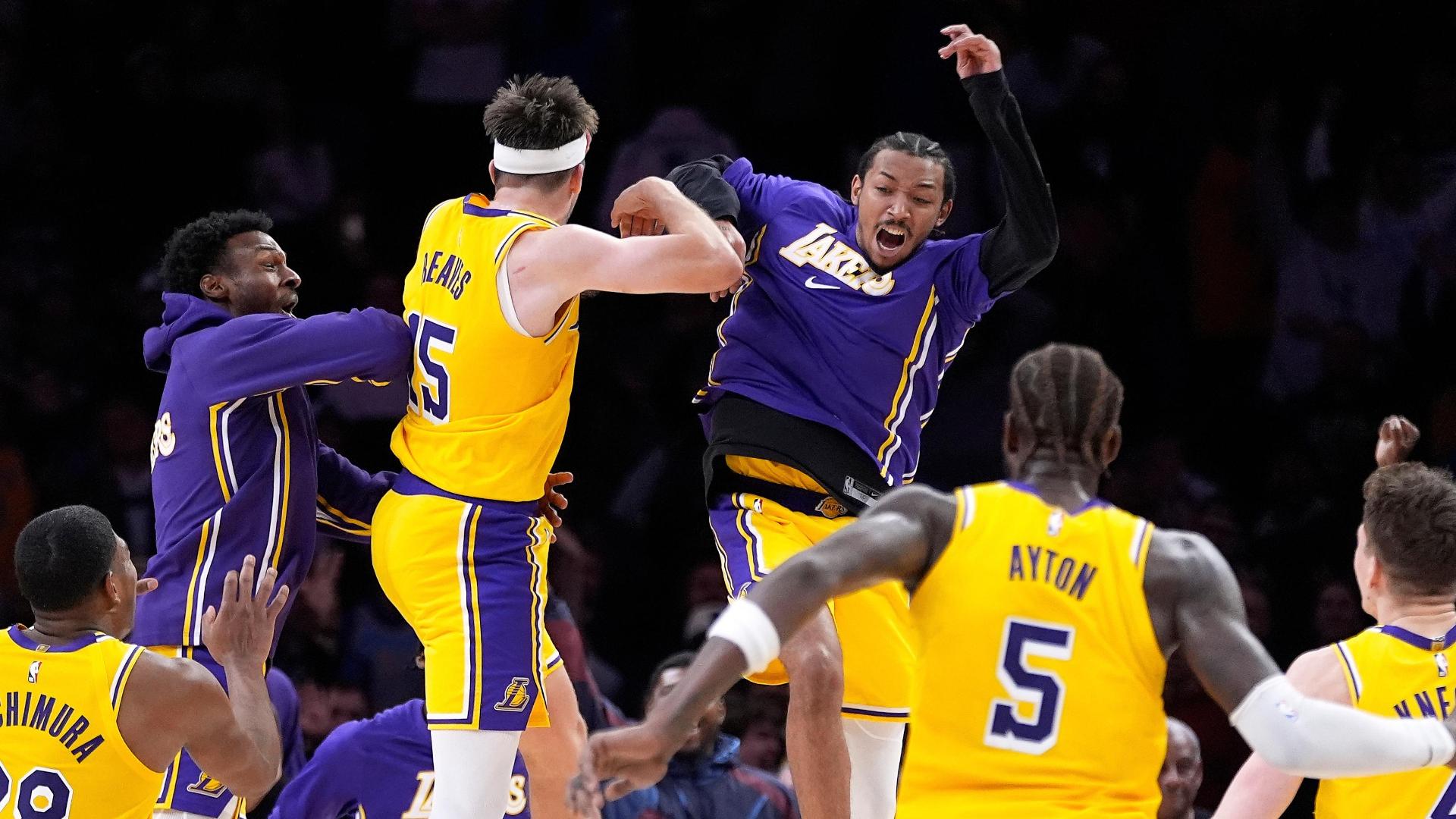 Reaves swishes winning floater for Lakers at buzzer