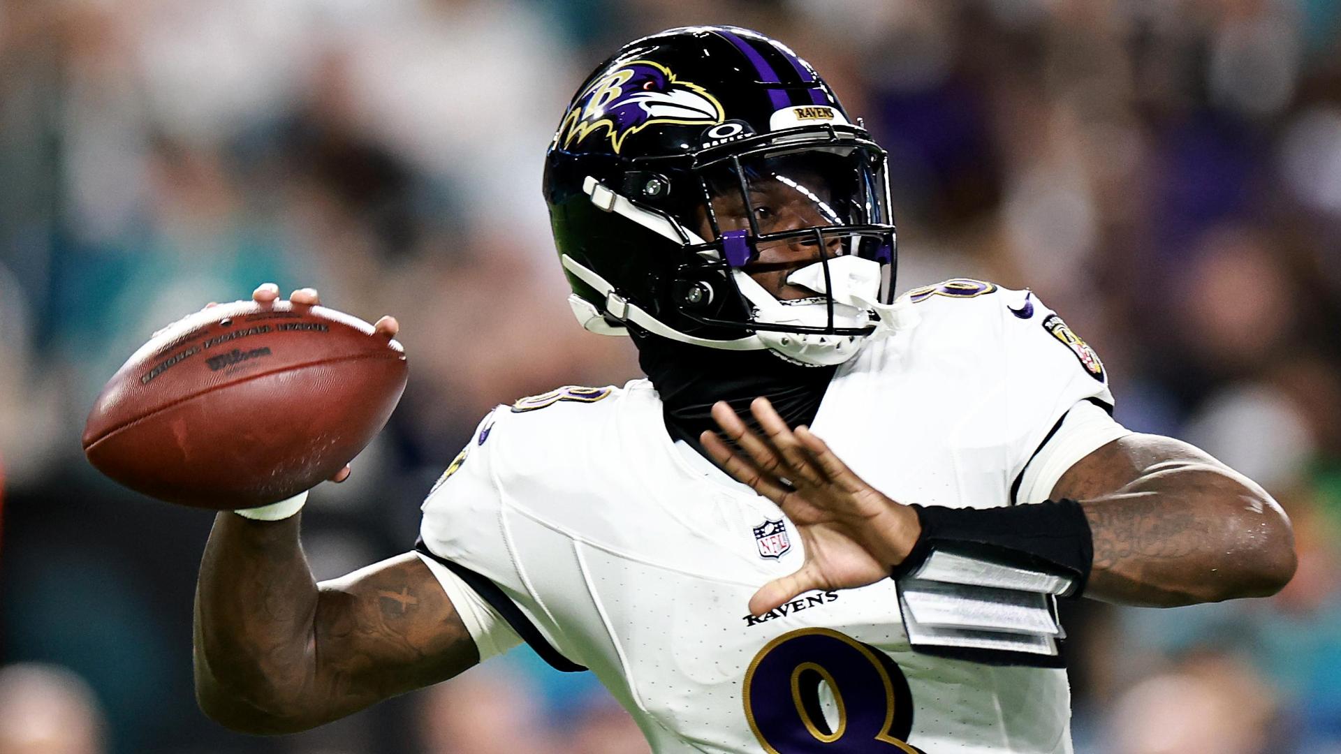 Lamar Jackson returns, slings 4 TDs in Ravens' win