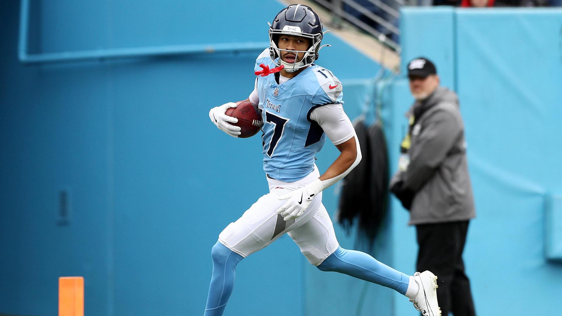 Chimere Dike eludes Chargers for punt-return TD