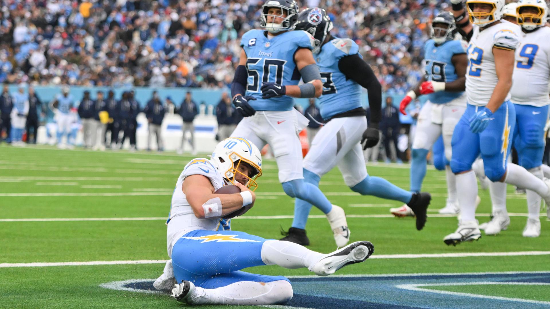 Justin Herbert slides in for a Chargers TD
