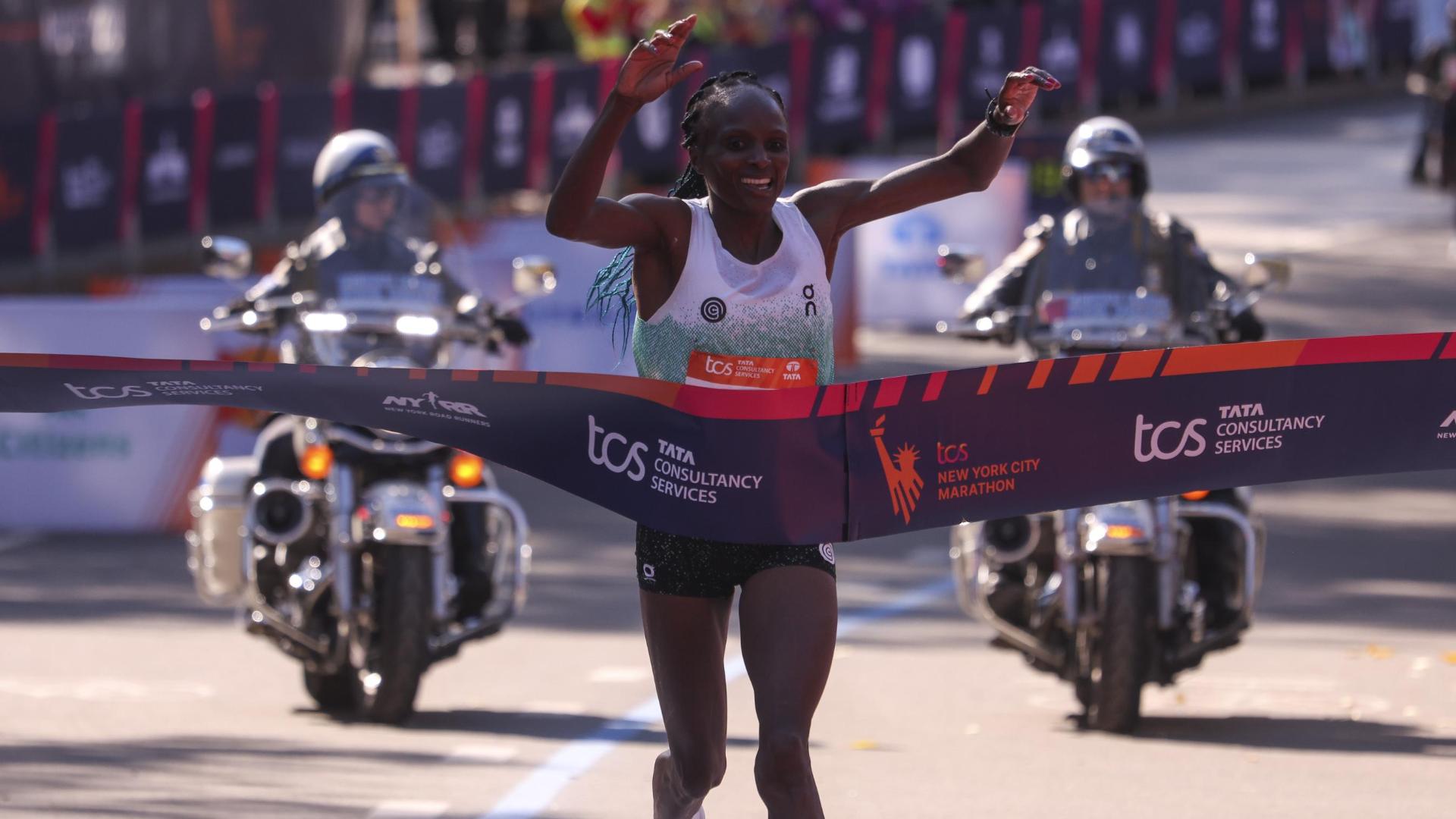 Hellen Obiri sets new course record at 2025 NYC Marathon