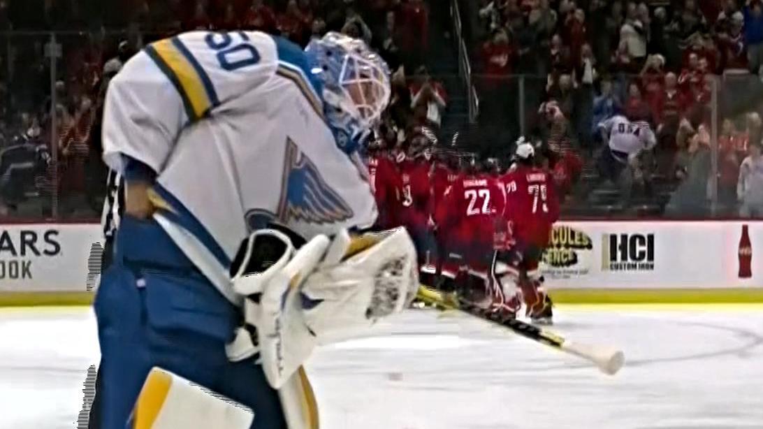 Blues goaltender sneakily tries to keep puck for Ovechkin's 900th goal