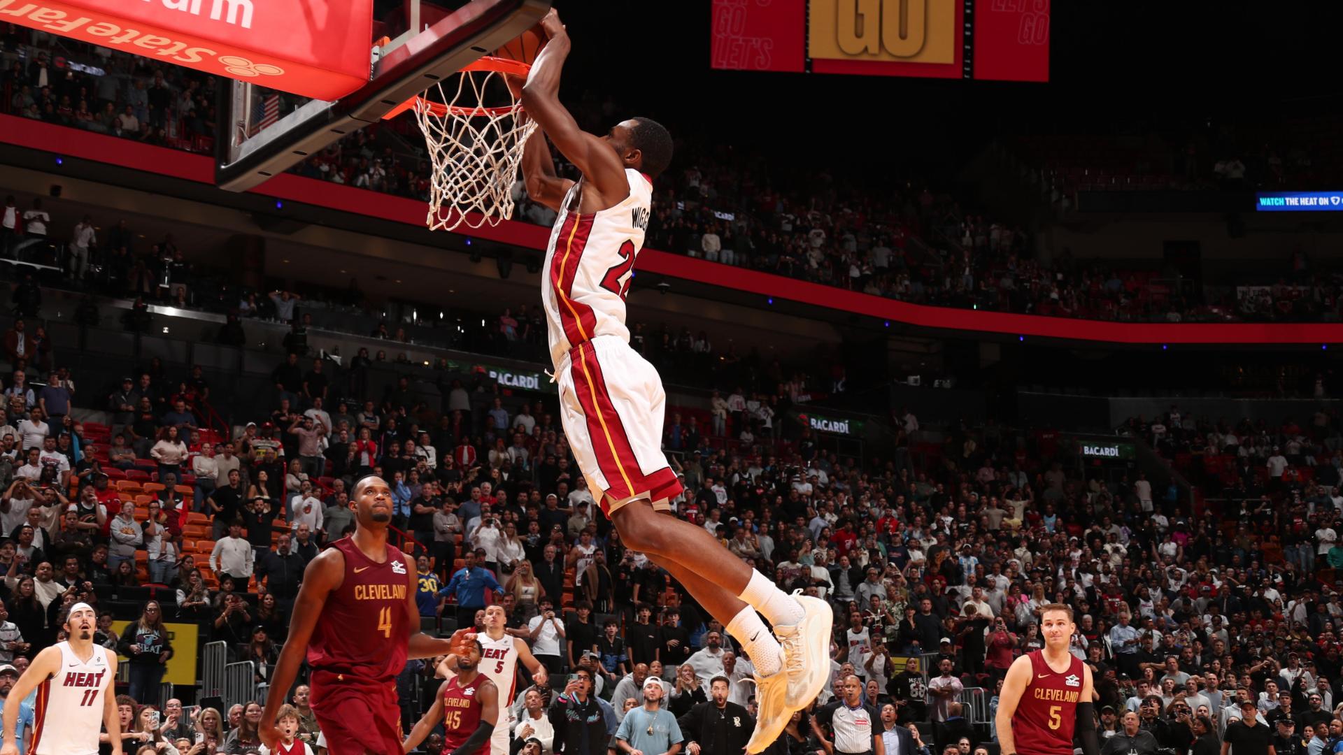 Wiggins' alley-oop slam off the inbound wins it for Heat