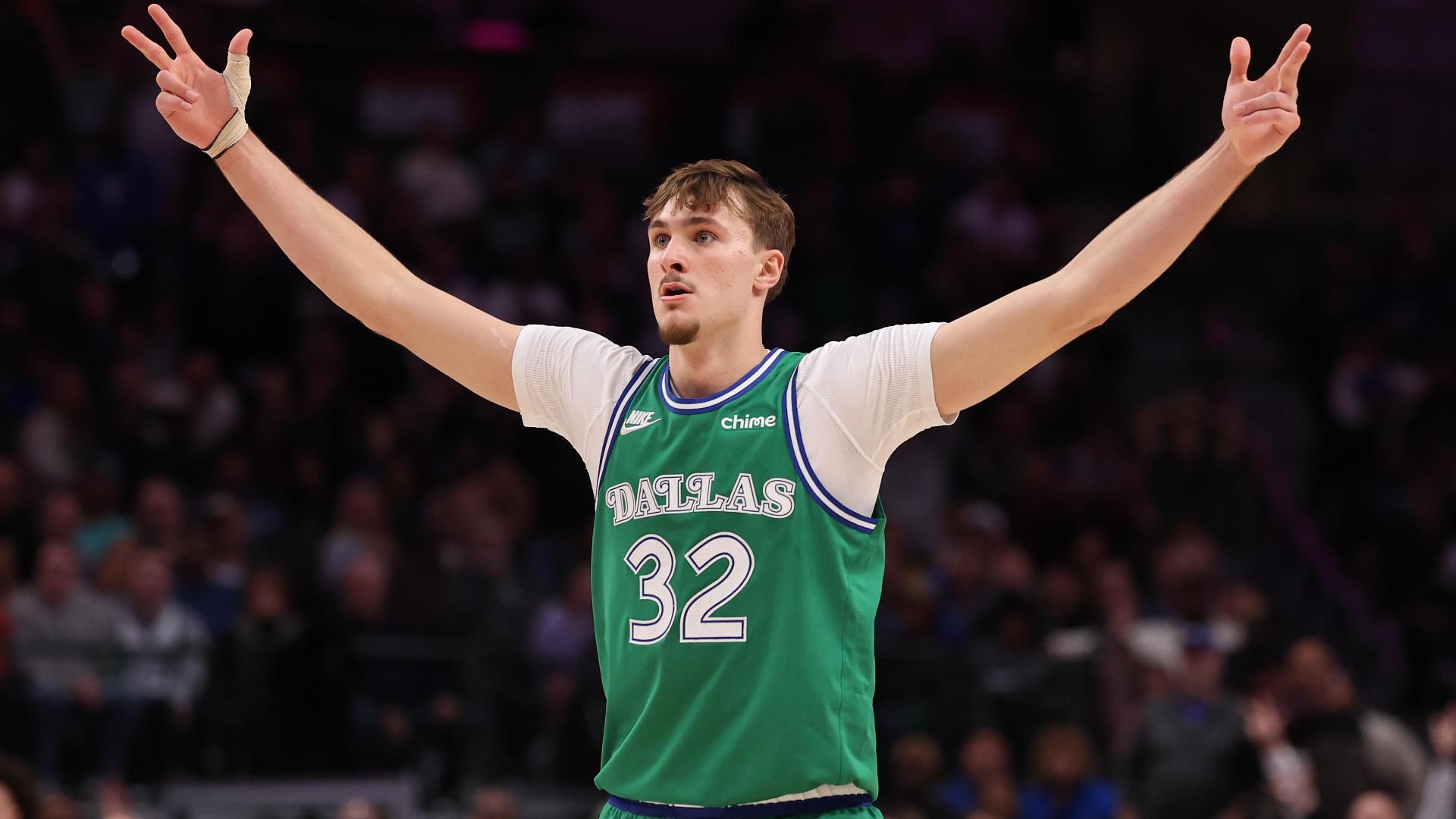 Cooper Flagg spins around defender to score go-ahead layup