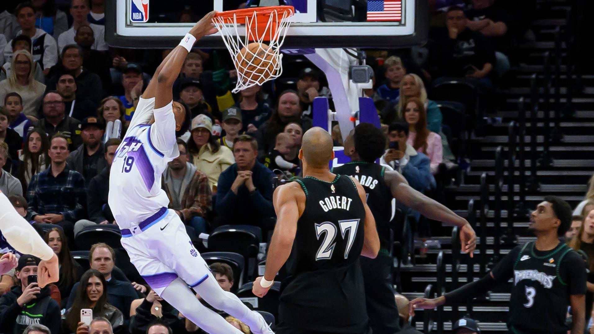 Ace Bailey throws down jaw-dropping reverse dunk