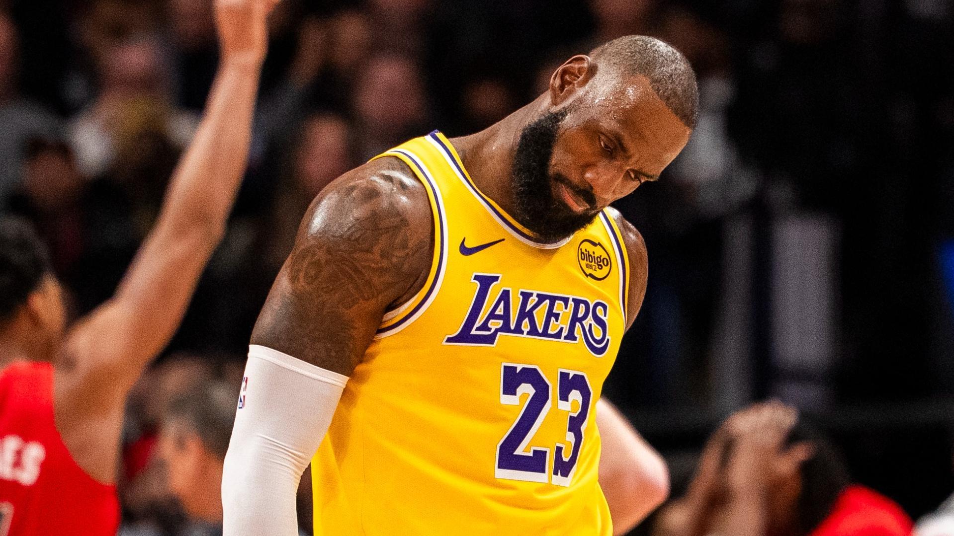 LeBron's 10-point streak comes to an end on block