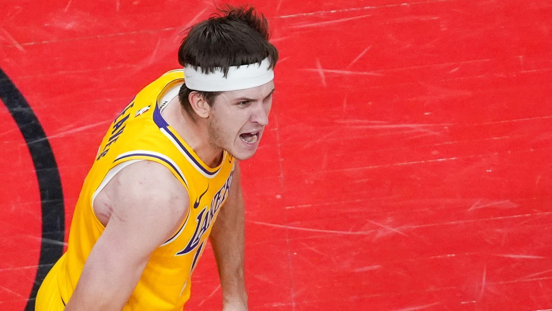 Reaves banks in improbable and-1 for the Lakers