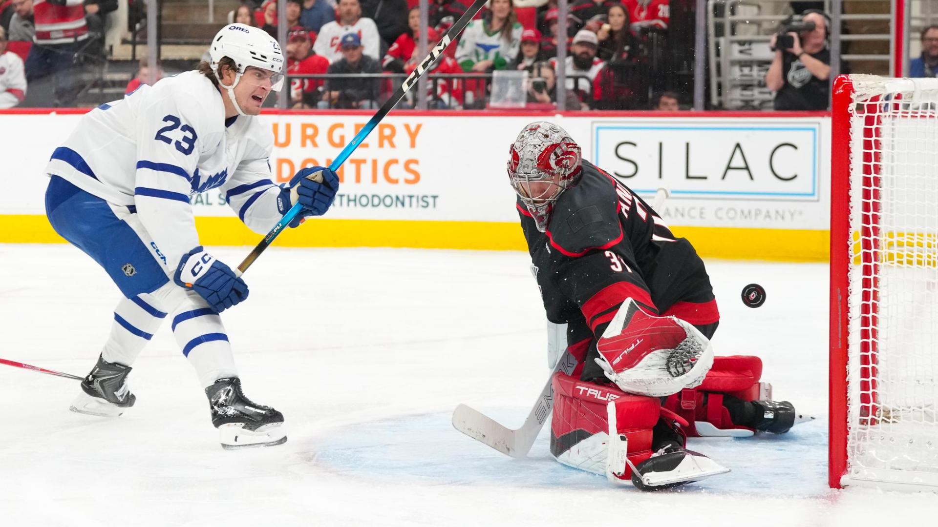 Matthew Knies falls to knees, gets up to score great goal for Leafs