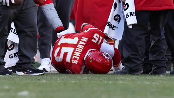 Patrick Mahomes tears ACL in closing minutes vs. Chargers