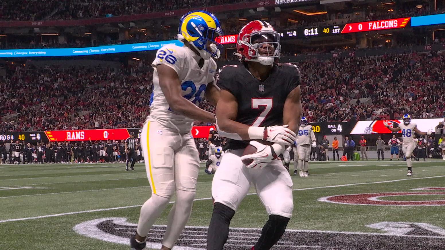 Bijan Robinson brings it down for a Falcons TD