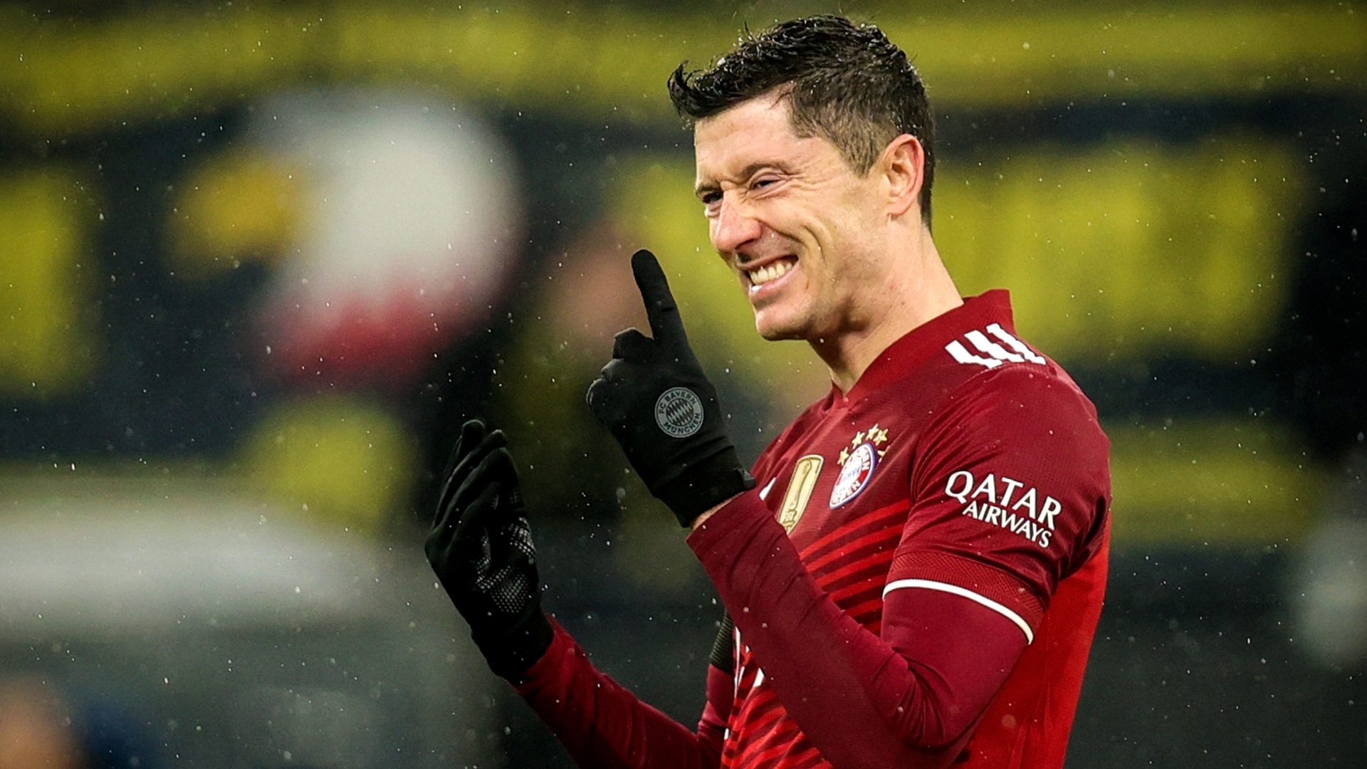 Lewandowski's brace leads Bayern to thrilling Der Klassiker win