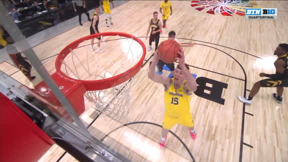 Teske gets the open dunk off the pick and roll - ESPN Video