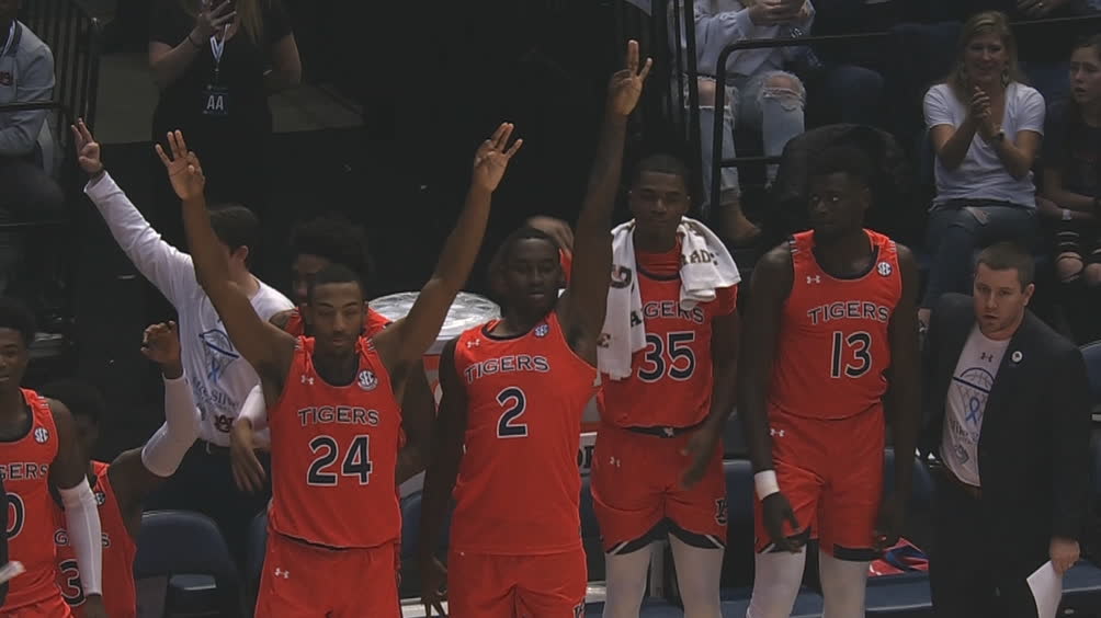 Johnson S 3 Gets Auburn S Bench On Its Feet Watch Espn